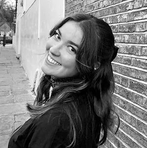 Lauren Bulla-social com_edited.jpg